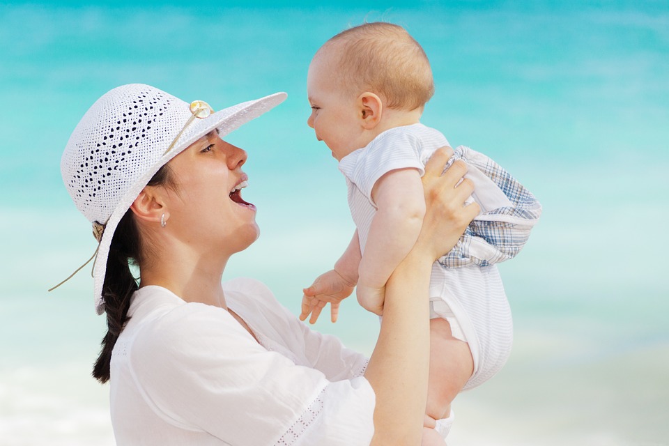 5 reasons why signing is great for your baby 3 Mum baby beach